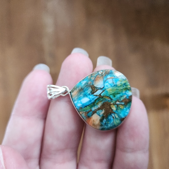 925 Sterling Silver Spiny Oyster Turquoise Pendant and Earrings - Picture 8 of 11